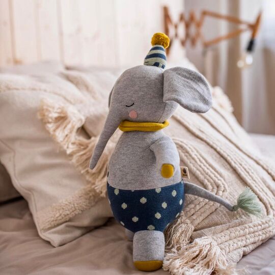 Slon Tonie, hračka z pleteniny