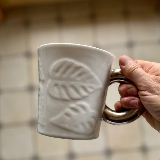 Mega hrnek, motiv monstery, Radka Linhartová