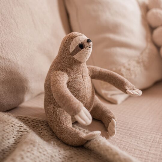 Lenochod, hračka z pleteniny