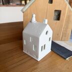 S kočkou, Porcelánový domeček / svícen