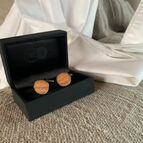 Manžetové knoflíčky z dubového dřeva a kovu