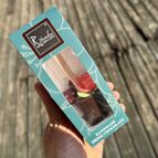 hořká s třešněmi a květinou