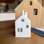 S kočkou, Porcelánový domeček / svícen