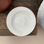 Podšálek, jedna stran vyvýšená