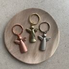 Andílci na kroužku na klíče