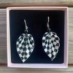 Černobílé náušnice, papírové, voděodolné