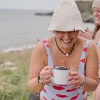 Zahřeje, dodá energii, rozesměje