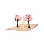 Svatební pár pod stromy