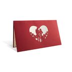 Svatební pár pod stromy