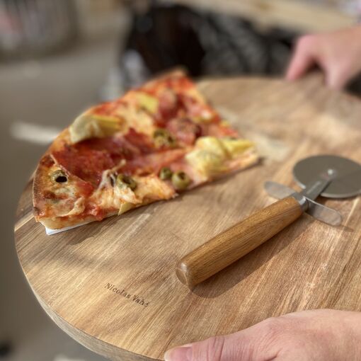 Pizza kráječ. Pizza prkénko. Nicolas Vahé