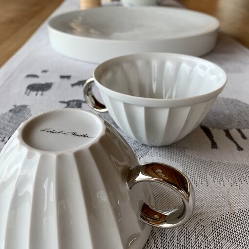 Porcelánový hrnek, velikost "capuccino", bábovička, Radka Linhartová