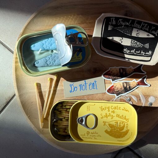 Svíčka a zápalky v konzervě od sardinek - originální