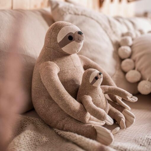 Lenochod, hračka z pleteniny