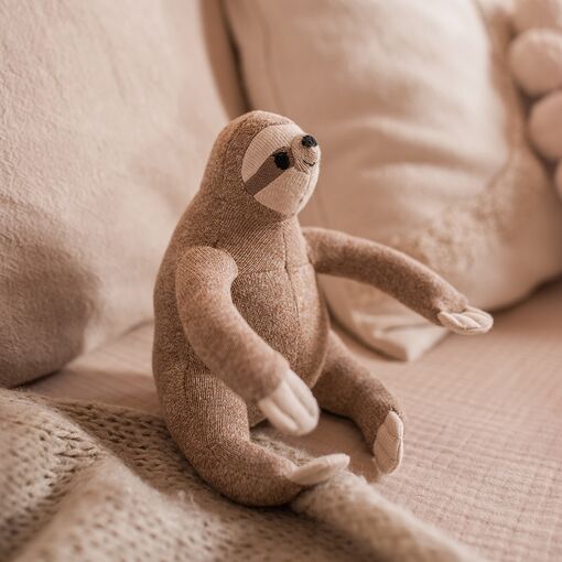 Lenochod, hračka z pleteniny